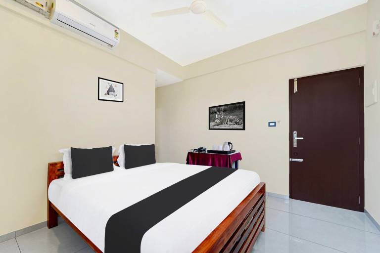 Super Townhouse Trivandrum Near Padmanabhaswamy Temple