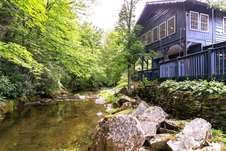 Riverside Retreat- Beautiful riverfront setting — photo 2