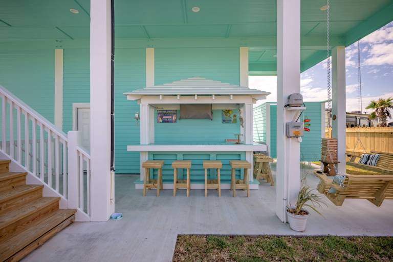 Vacation home with grill & yard — photo 3