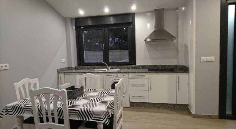 Charming serviced apartment with patio, pool & yard | Dogs allowed — photo 3