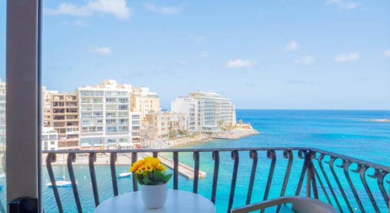 Apartment with grill & terrace in St. Julian's