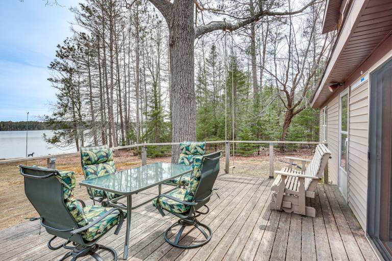 Private Dock Deck & Yard Deerskin Lake Retreat