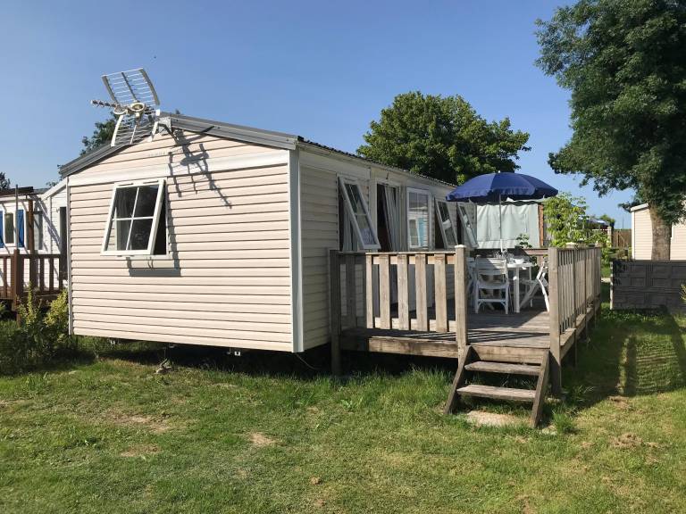 Bungalow with yard, terrace & pool | Pets are welcome in Saintes