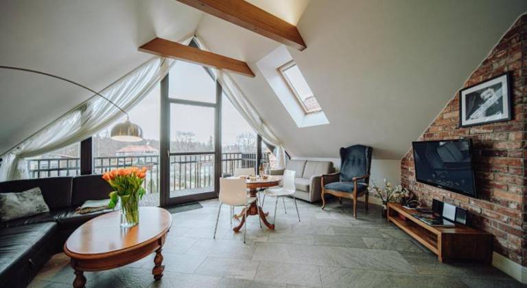 Rental apartment with patio & yard | Pets allowed — photo 3
