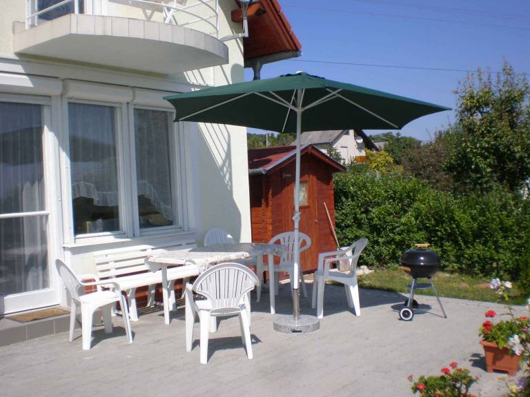 Vacation home with BBQ, garden & patio — photo 2