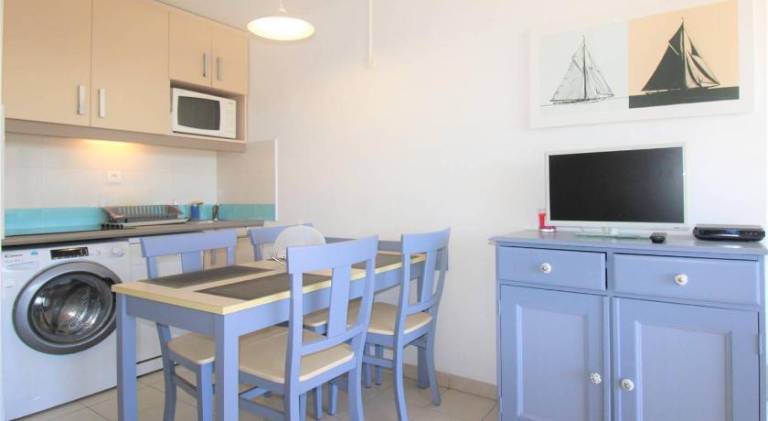 Apartment with terrace & pool — photo 5