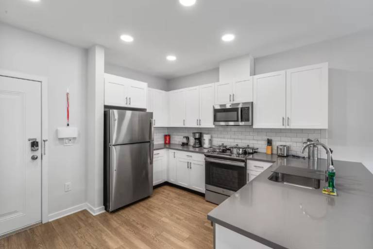 Apartment with terrace — photo 3