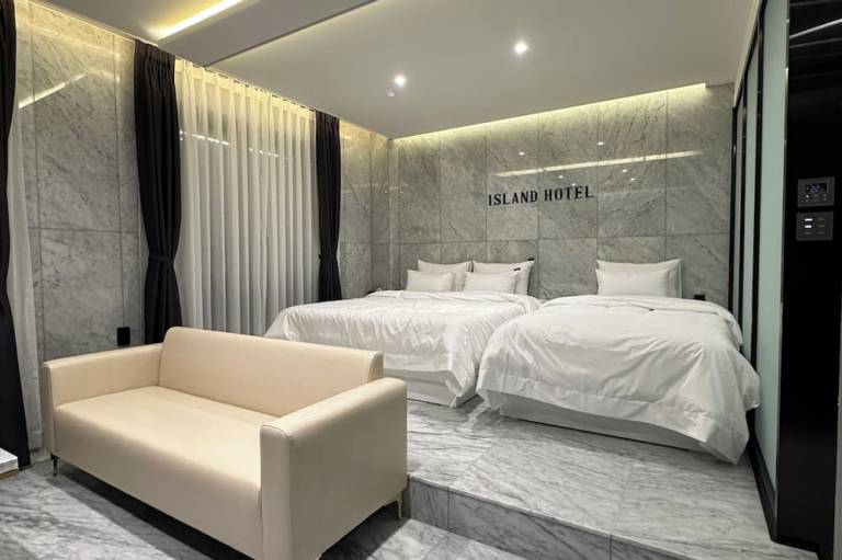 Hotel Island