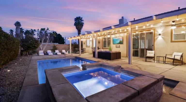 Vacation home with pool & jacuzzi | Pet-friendly in Indio, CA