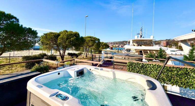 Nice boat with pool & hot tub | Next to the beach | Pets are welcome — photo 3