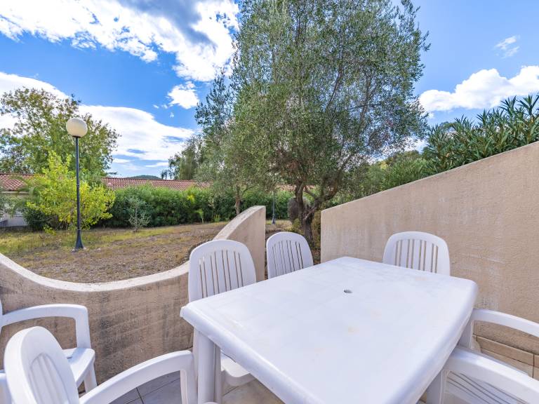 Lovely vacation home with patio & pool | Beach nearby | Dogs allowed — photo 2
