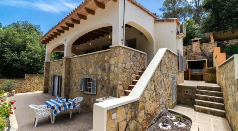 Villa with terrace, garden & barbecue — photo 3