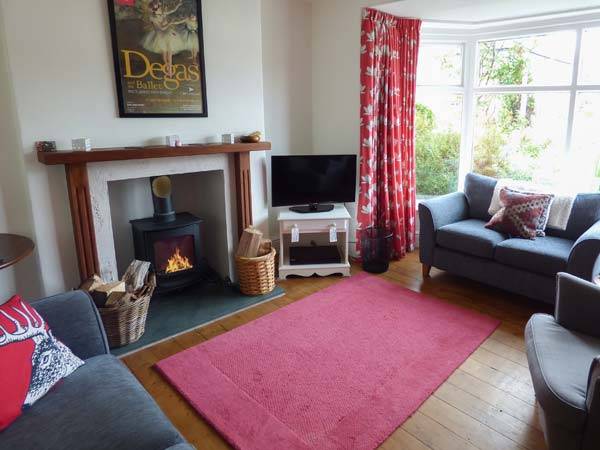 Cottage with garden — photo 2