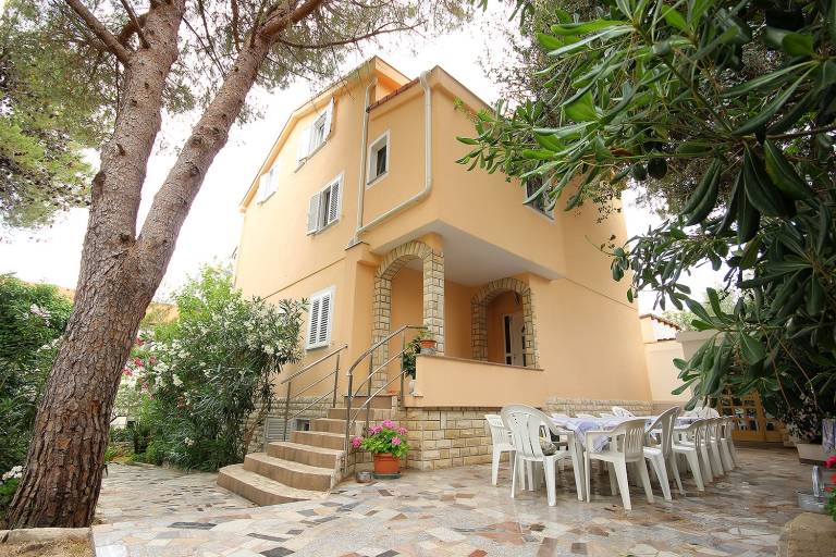 Holiday apartment with garden, patio & BBQ in Senj