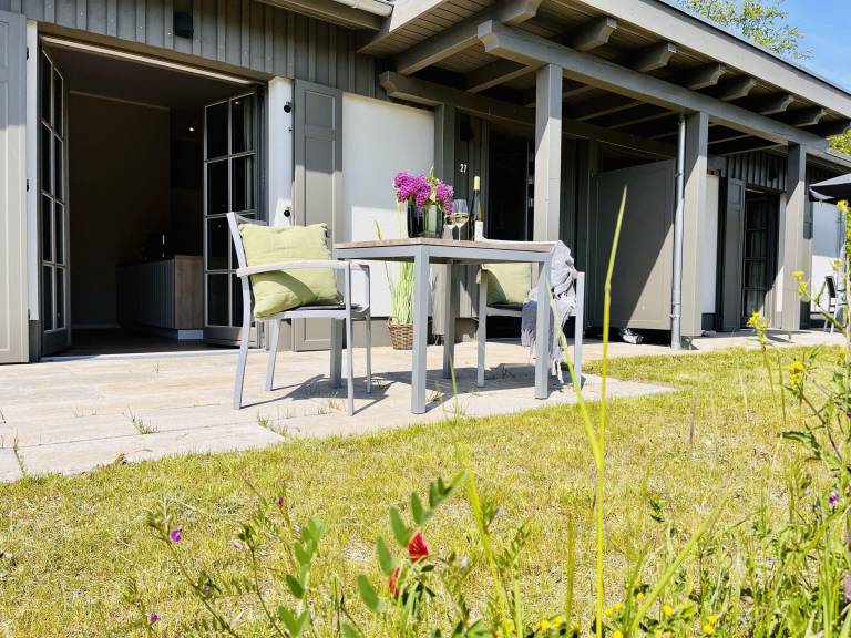 Holiday apartment with yard, patio & sauna | Garden view in Putbus
