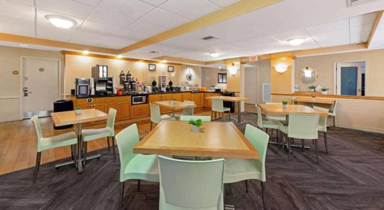 La Quinta Inn & Suites by Wyndham Coral Springs South — photo 4