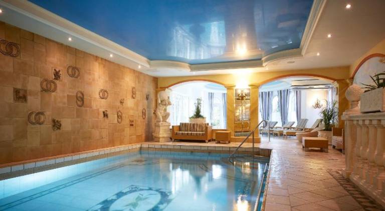 Serviced apartment with terrace & pool | Pet-friendly — photo 3