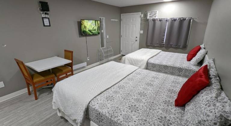 Riverside Motel & Suites