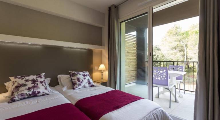 Pleasant serviced apartment with sauna, hot tub & patio | Pets are welcome in Vers-Pont-du-Gard
