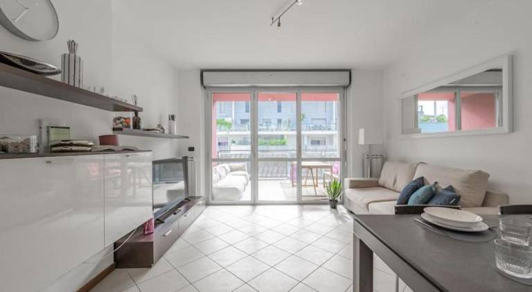 Rental apartment with patio — photo 3