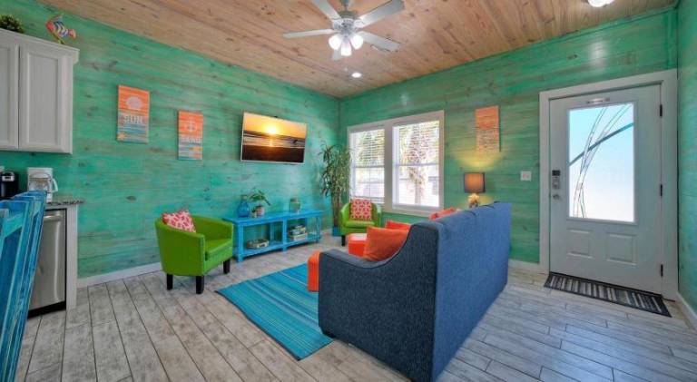 Pleasant vacation home with pool | Pet-friendly — photo 2