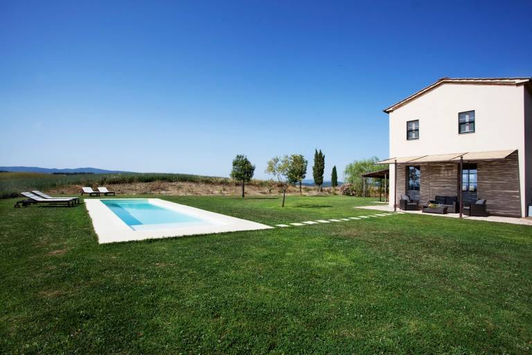 Family-friendly vacation home with private pool, yard & patio | Dogs allowed — photo 4