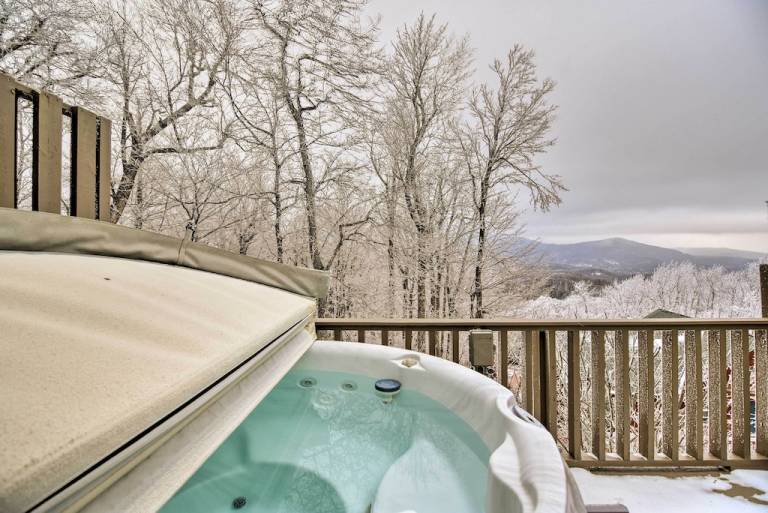 Cabins with Hot Tubs in Boone from 115 HomeToGo