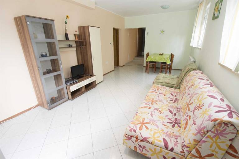 Children-friendly pleasant apartment with barbecue | Pets are welcome — photo 3