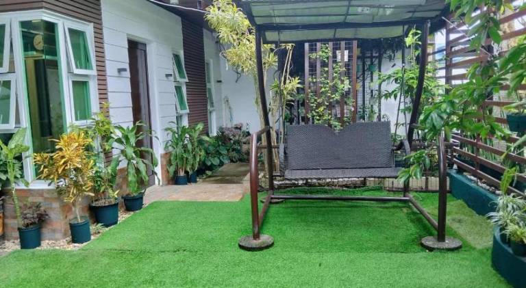 House with 1 room for 4 persons in Silang