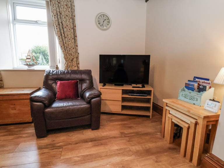 Children-friendly beautiful cottage with yard | Beach view | Pets allowed — photo 4