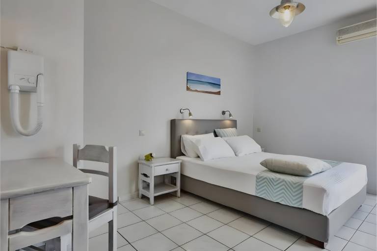 Studio Apartment 'Irene 6 Deluxe Double 4' with Sea View, Wi-Fi and Air Conditioning — photo 5
