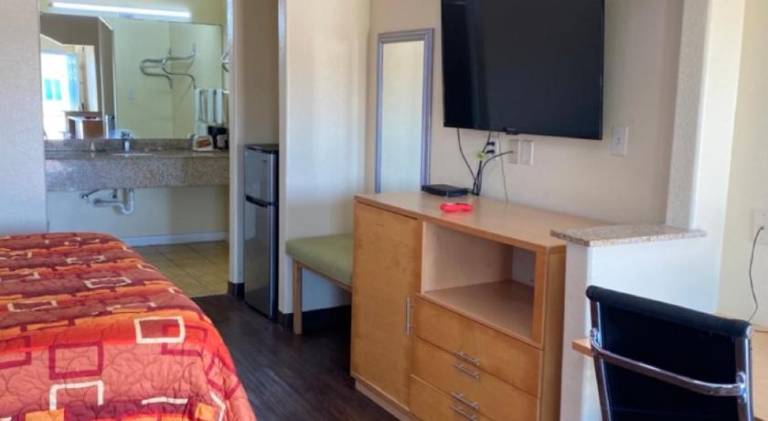 Relax Inn & Suites — photo 2