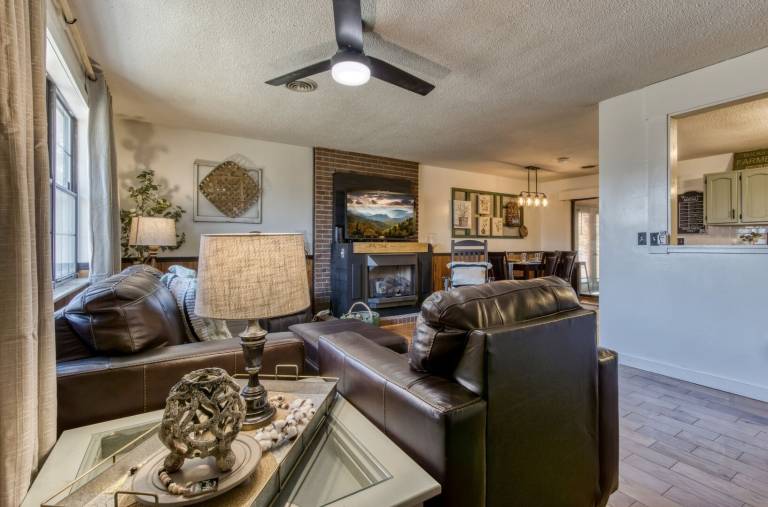 Family-oriented house with private pool & patio | Dogs allowed — photo 3