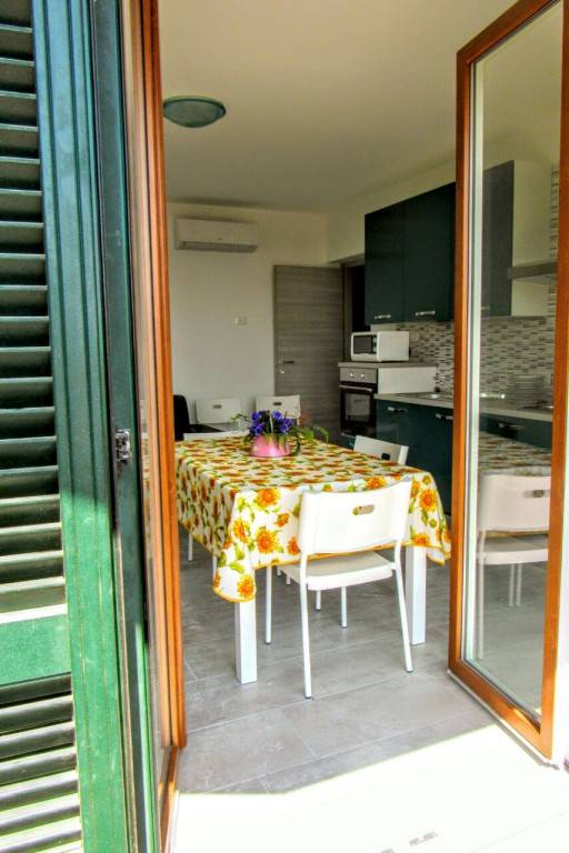 Apartment with yard — photo 3