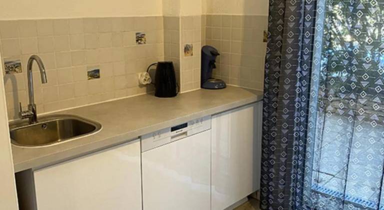 Holiday apartment with pool, yard & patio | Pets allowed — photo 4