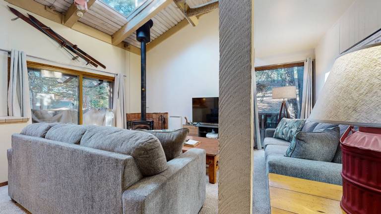 Condo with sauna, hot tub & heated pool — photo 5