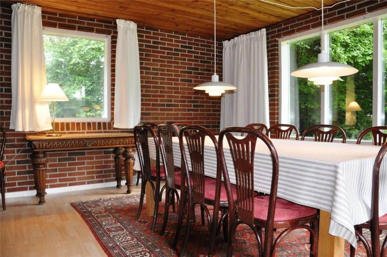 House with patio & yard — photo 5