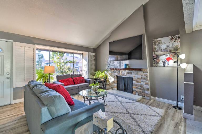 Stylish Home w Pool 5 Mi to Las Vegas Strip