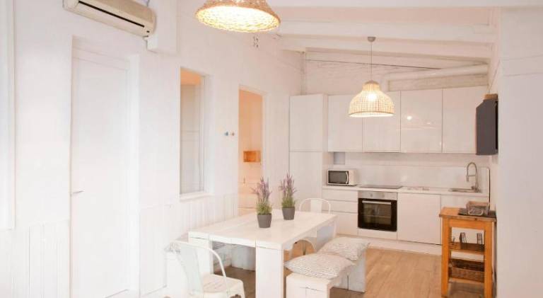 Villa with barbeque, private pool & patio | Perfect for remote work — photo 4