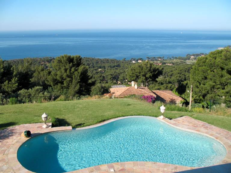 House with garden, patio & barbeque | Sea view — photo 2