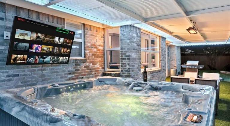 Elegant 5BR 2,5BA Holiday Home with Pool, Jacuzzi, BBQ, and Cinema Room — photo 4