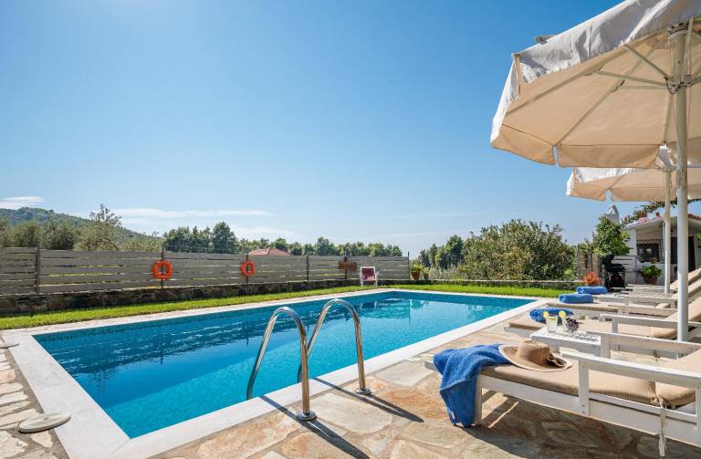 Child-friendly wonderful villa with BBQ, garden & private pool | Good for workation | Pet-friendly in Skopelos