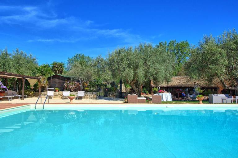 Family-oriented villa with garden, private pool & barbecue | Pets are welcome — photo 3