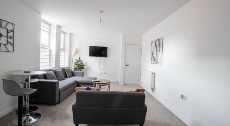 Business & Family-Friendly 2BR Racecourse Park 5min to Town & Hospital Parking WiFi — photo 2