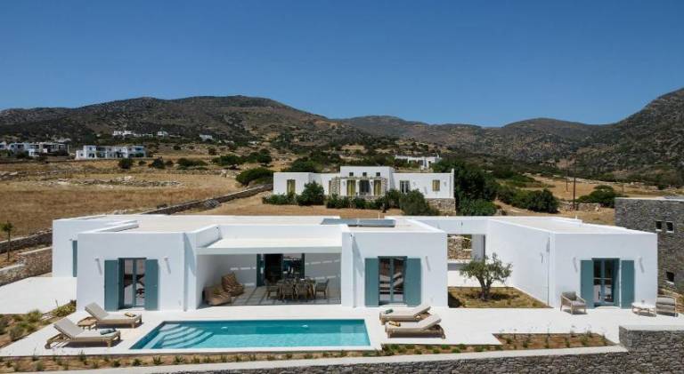 Villa with terrace, garden & private pool in Paros