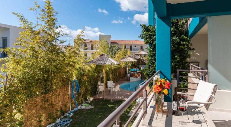 Serviced apartment with patio, jacuzzi & pool | Close to the beach | Pets are welcome — photo 5