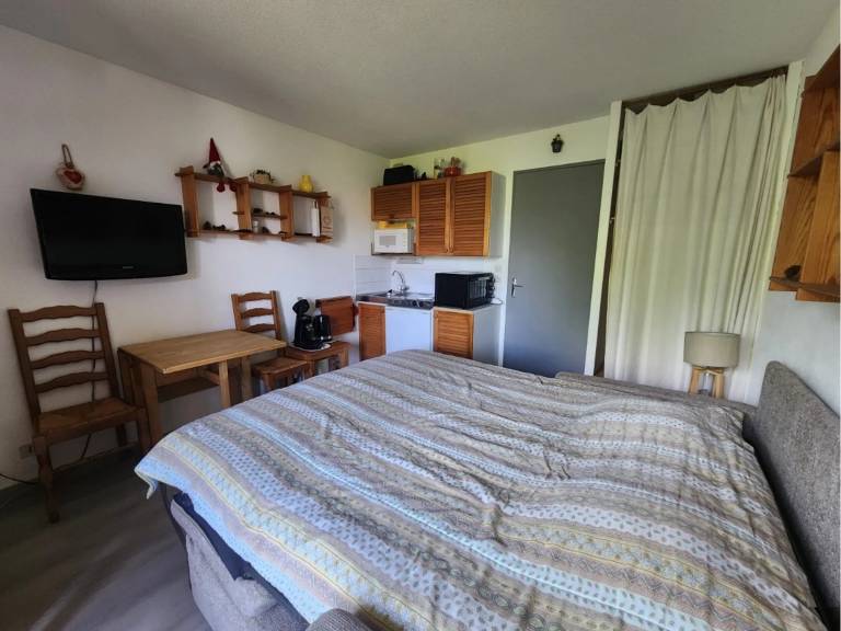 Cozy studio in village center, pets allowed, private parking — photo 3