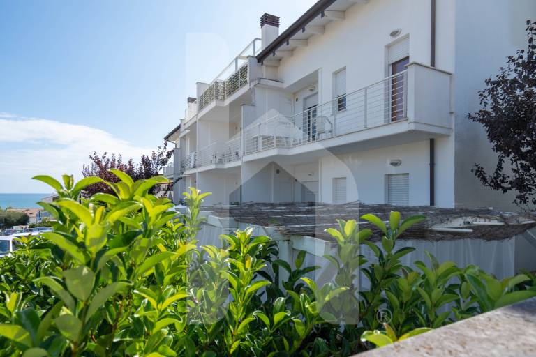 Rental apartment with garden & pool — photo 3