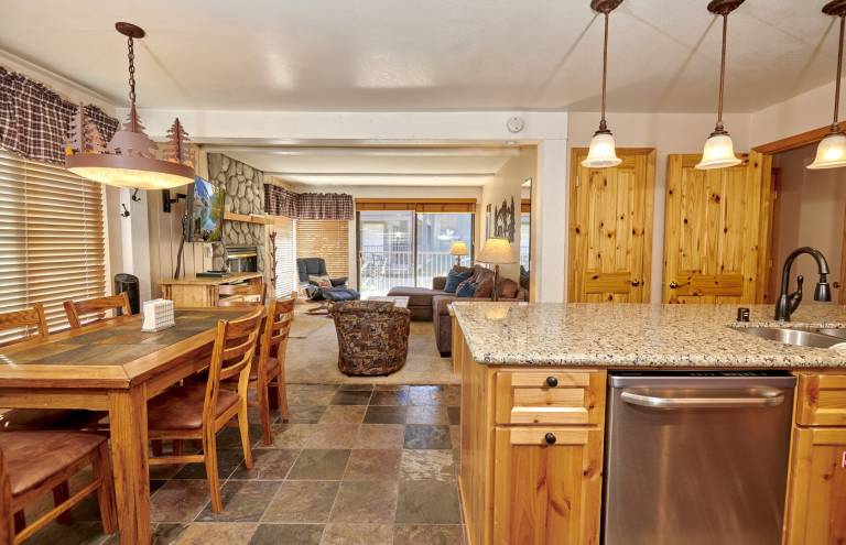 Child-friendly nice condo with private pool | Ski nearby | Pets are welcome — photo 3