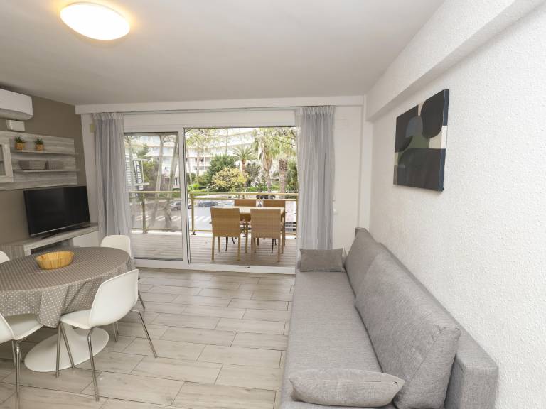 Apartment with 2 rooms for 6 persons — photo 3